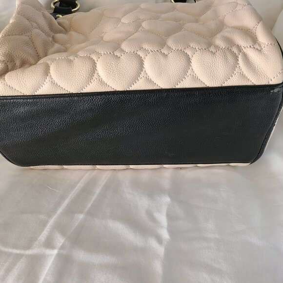 Betsy Johnson Quilted Heart Design Weekender Clutch Purse - Picture 6 of 12